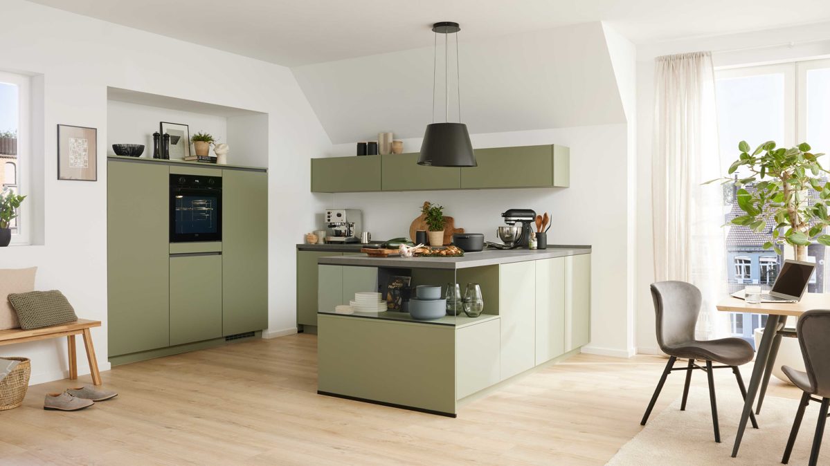 Einbauküche culineo® aus Holz in Hellgrün Culineo® Einbauküche C357  mit Einbaugeräten Olive & Schiefergrau - zweizeilig