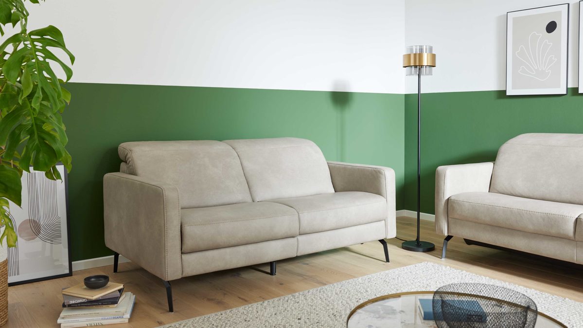 2,5-Sitzer Interliving aus Leder in Grau Interliving Sofa Serie 4065 – 2,5-Sitzer 2,5KV kieselfarbenes Leder Cloudy gravel & schwarze Metallfüße – Länge ca. 210 cm