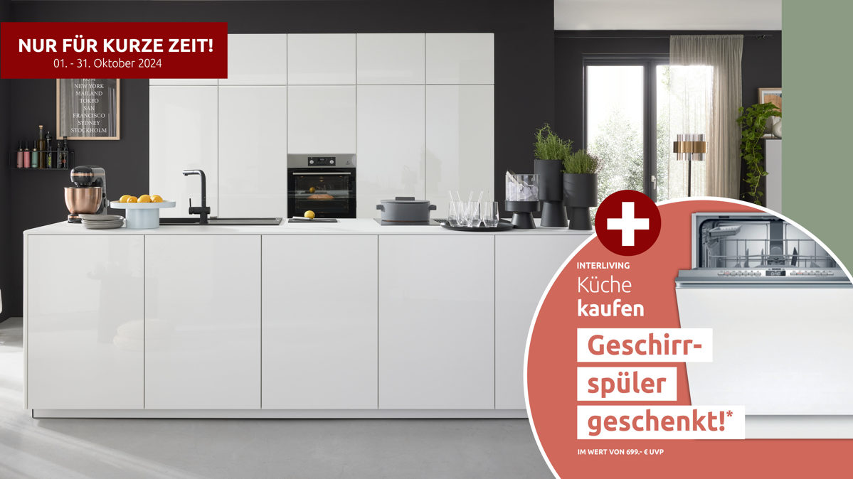 Einbauküche Interliving aus Holz in Weiß Interliving Küche Serie 3066 mit AEG-Einbaugeräten Hochglanz Weiß – zweizeilig