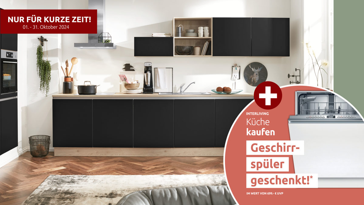 Einbauküche Interliving aus Holz in Schwarz Interliving Küche Serie 3024 mit AEG-Einbaugeräten Mattschwarz & Asteiche natur – zweizeilig